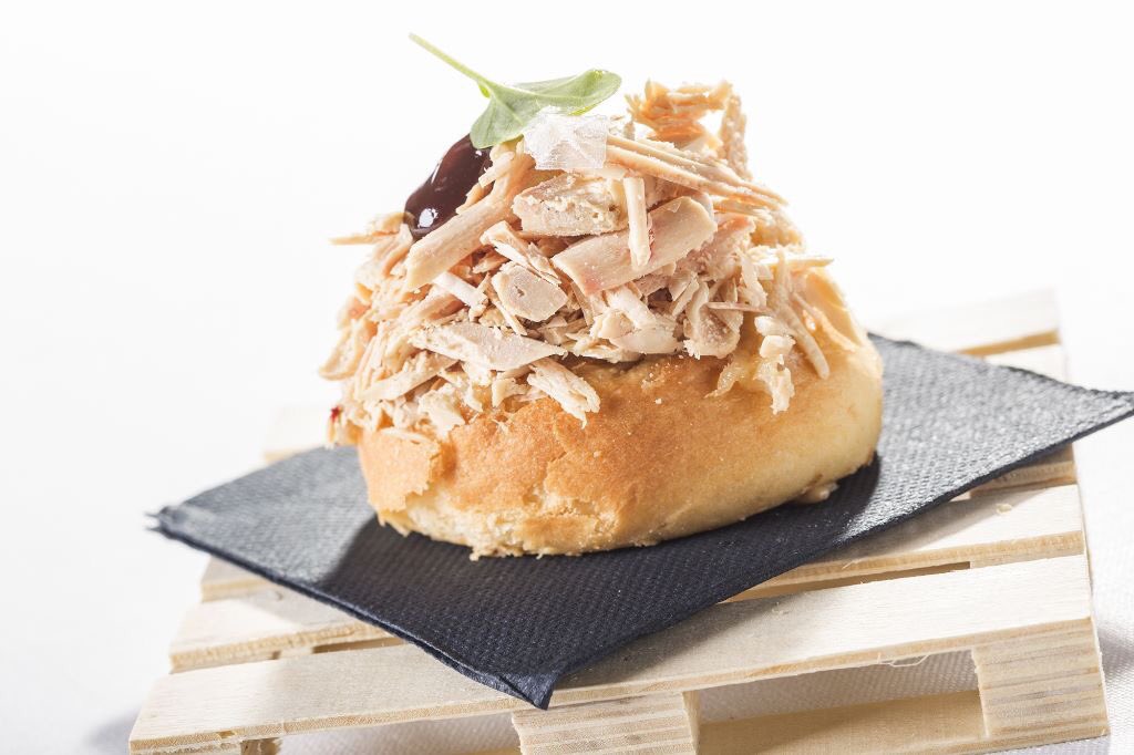 ¡Las novedades de nuestra carta son irresistibles! Prueba las Virutas de foie con brioche y confitura de cebolla 🔝 
#Komforcalpe #comfortfood #goodvibes