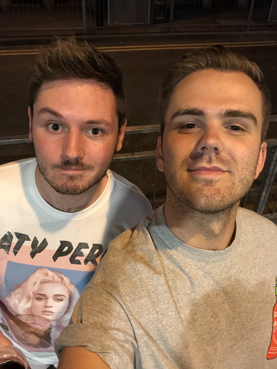 stipkins's tweet photo. 6 years of being lowkey obsessed with @davnnh &amp; the @NEKCIMENIJ show and we finally had a night out together 😭💕 a gay icon x https://t.co/jyrxKrVg0G