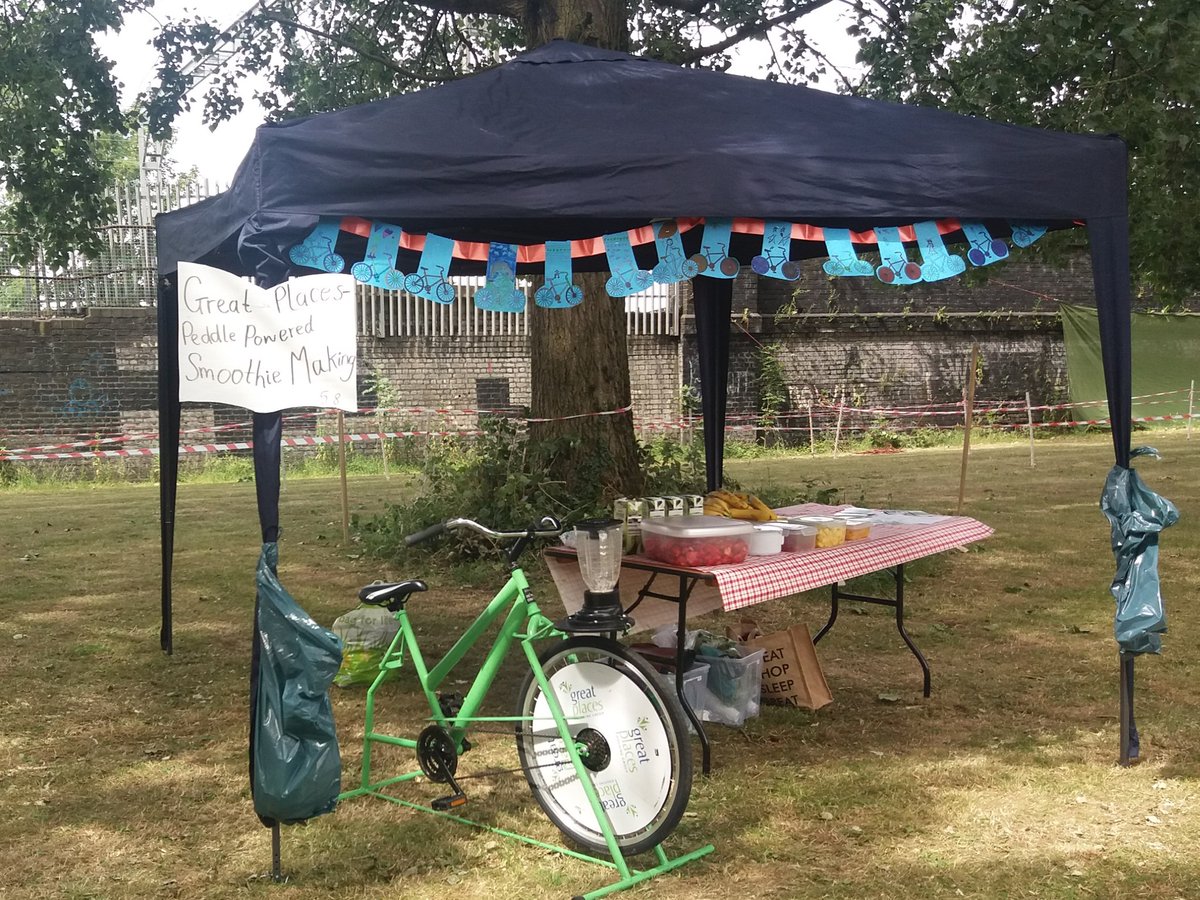 Lisaj_mc's tweet photo. Let's do this @StanleyGrovePA #biggerbookbash find @MyGreatPlace smoothie bike in the flying Fergus zone! #pedalpower https://t.co/Lin0mJrnji