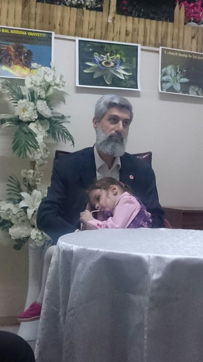 KKarabulut1's tweet photo. @semrakuytul Bizi birbirimizle tanıştıran âlemlerin sahibine hamdolsun hocam..Geçip giden yıllara şahit olmak ne büyük nimet..

AlparslanKuytulOnurumuz https://t.co/6eW814eum4