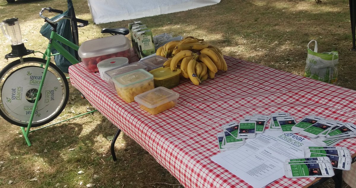 Lisaj_mc's tweet photo. Let's do this @StanleyGrovePA #biggerbookbash find @MyGreatPlace smoothie bike in the flying Fergus zone! #pedalpower https://t.co/Lin0mJrnji