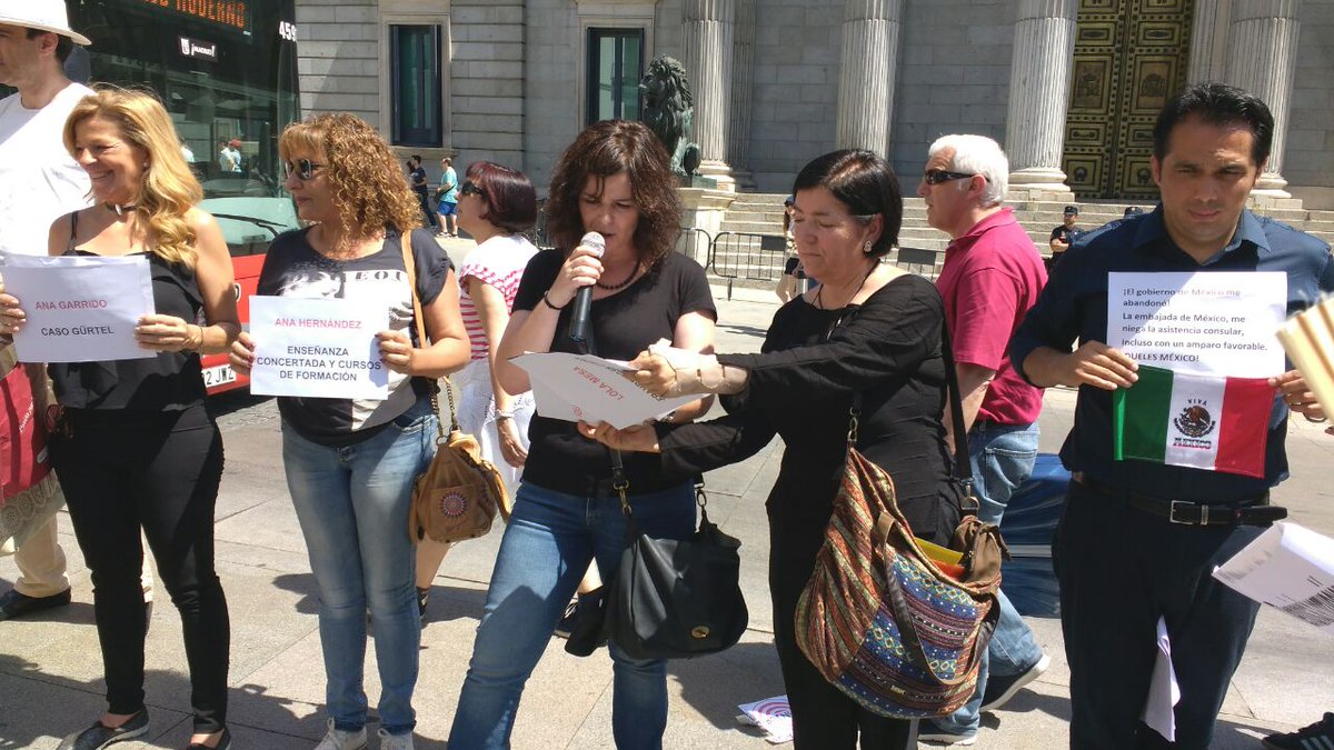 LIVE: los denunciantes de corrupción exigen a los partidos políticos una Ley de protección garantista y efectiva, ley impulsada hace más de 2 años por la Plataforma #XlaHonestidad en el Congreso y cuyo proceso se ha paralizado⤵️ #FelizSábado