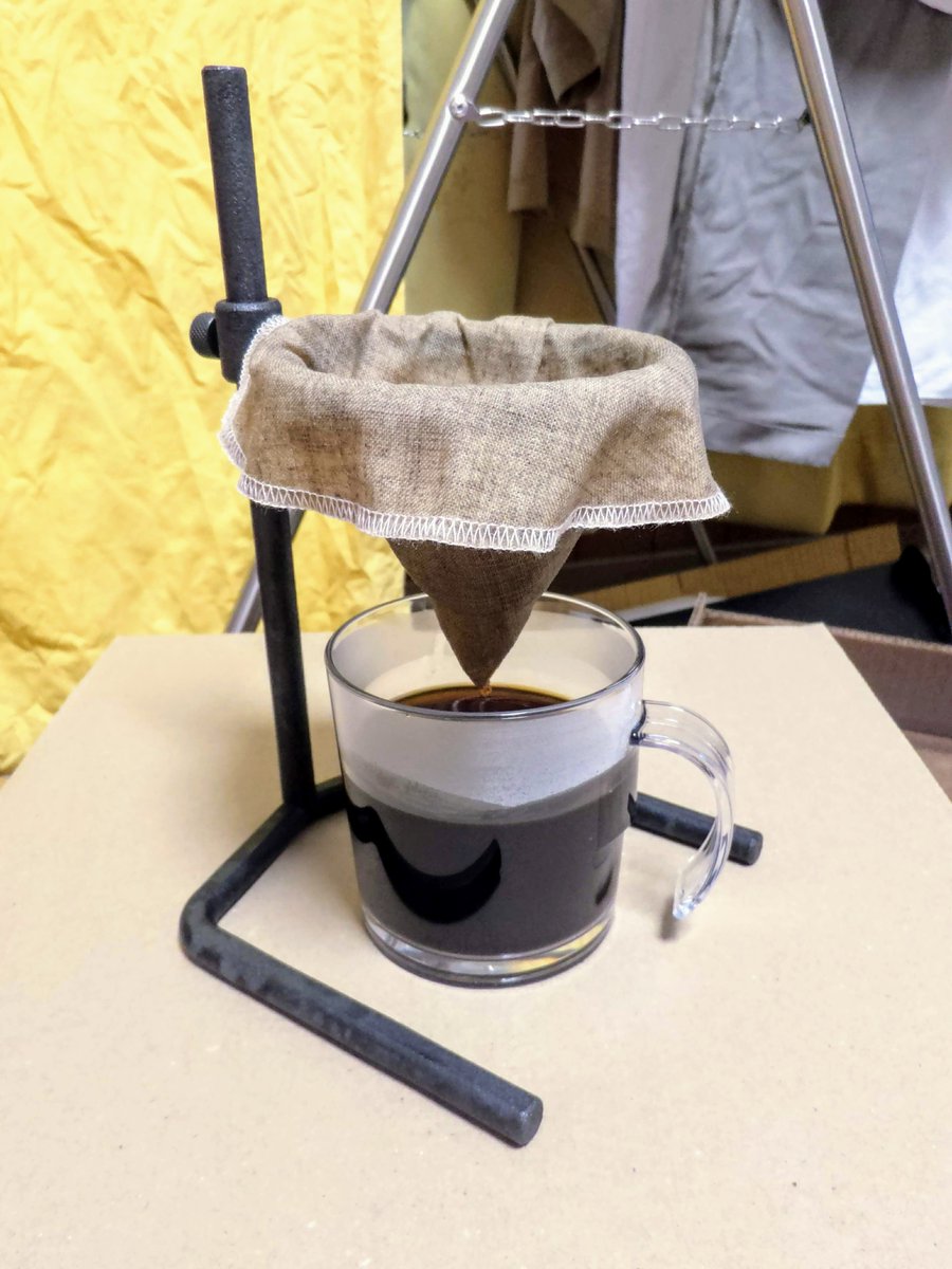 小山美樹 Na Twitteru 秘密基地でおしゃれコーヒー 器具にえらくこだわってた時期がありましたが ドリップについてはシンプルなコレに落ち着きました フィルターはネルじゃなくてリネン カップはトライタン スタンドは鋳鉄みたいに見えるステンレス おしゃれっぽ