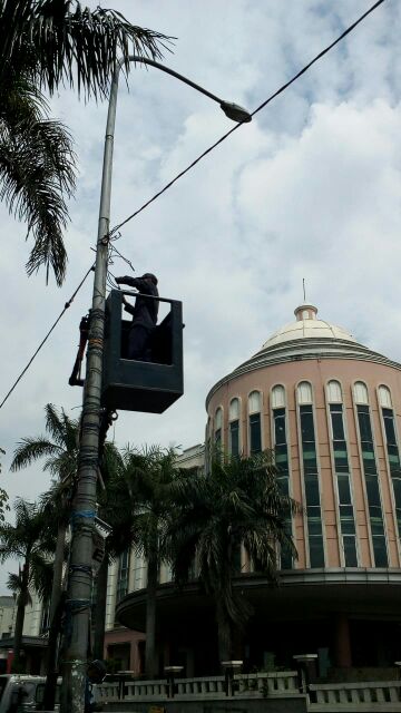 Perbaikan pju di jl juanda <a href="/pemkotdepok/">PEMERINTAH KOTA DEPOK | #AyoPakaiMasker</a> <a href="/IdrisAShomad/">Mohammad Idris</a>