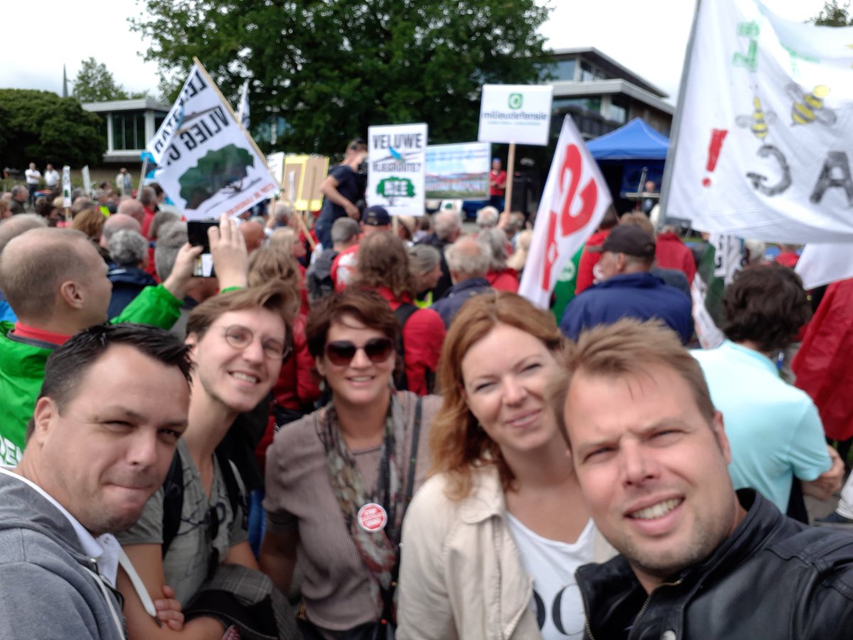 vandijkalex's tweet photo. #LelystadAirport @D66Zwolle D66 protesteert mee! Eerst herindelen en dan pas Lelystad Airport open! https://t.co/YWFpU5WR1W