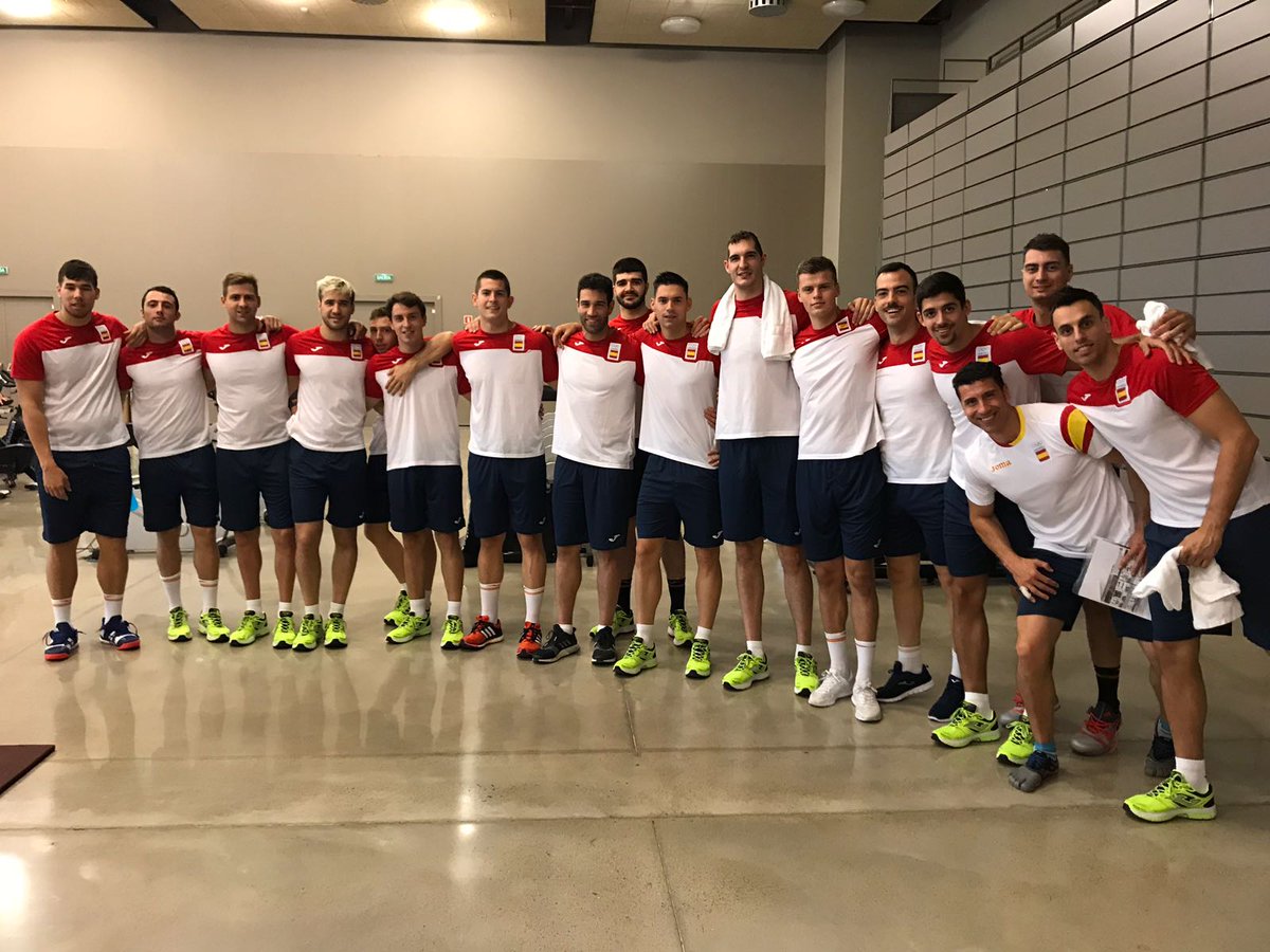 RFEBalonmano tweet media