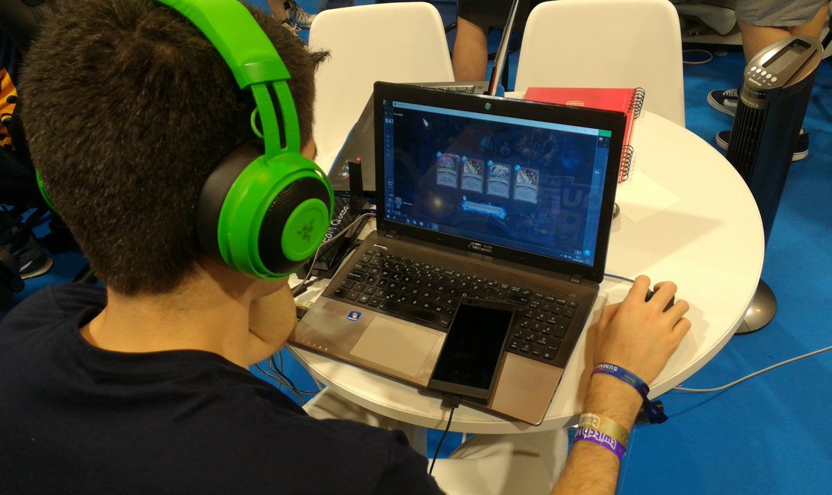TeamQuesoGG's tweet photo. Por otro lado @Mariodela se está preparando para jugar su última partida del suizo del Nationals de @hearthstone_es.
Lo retransmiten en unos minutos desde @OGSeries_es.
📺 | https://t.co/POHrRnUOOV
#QuesoProud #TQHS https://t.co/EjLV4T9bIf