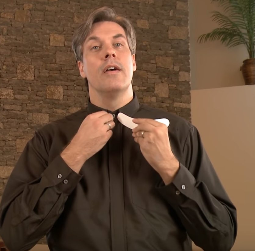 ChuckKnows's tweet photo. What's the origin of the clerical collar? If you guessed it's Presbyterian you're correct! And if you guessed Roman Catholic, you win a prize! Check out the hazy origins of the clerical collar in this week's episode. https://t.co/oP3KQJlGpu