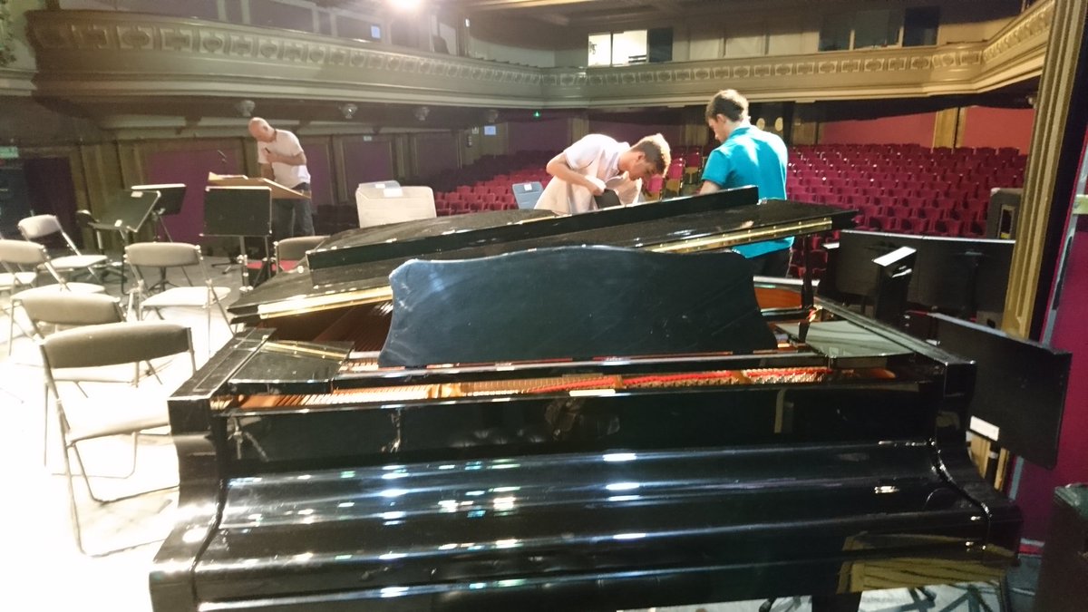 Preparando el concierto del jueves 21 de junio en el <a href="/TeatroICatolica/">TeatroIsabelCatólica</a> de "Falla, Lorca y el Flamenco", obra del maestro #LopezCarreño junto con la <a href="/BSCGuadix/">BandaSinfónicaGuadix</a>. Un lujo haber participado desde la banqueta.
#piano #YAMAHA #Granada