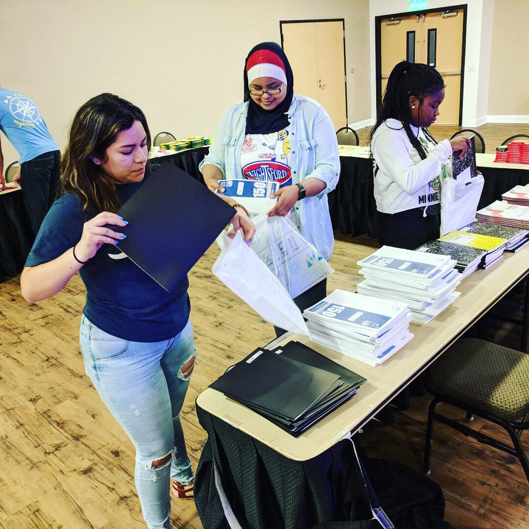AnnaForFlorida's tweet photo. Today the @UCF chapter of Global Brigades &amp; Khols volunteers put together school supply bags for 30 children in need living out of Orange Blossom Trail motels. Our Canvass Director Michael raised $180 for the cause and collected supplies from our team to donate. #sayfie #falpol https://t.co/rrXJAyfdep