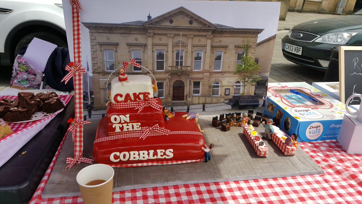 Worth a second look. Kim won this superb cake and has promised to share at the #RunForJo tomorrow @OakwellHall. Save me a piece of the top tier please 😁