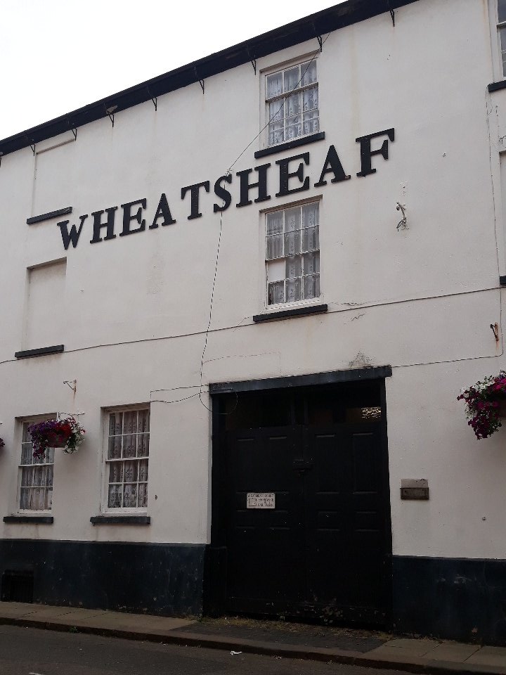 DaventryFest's tweet photo. LIVE from the guided walk of the town. Did you know that Charles I stayed at the original Wheatsheaf for five nights prior to the Battle of Naseby? #Didyouknow #davartsfest #lovedaventry https://t.co/oHvFXiGvN1