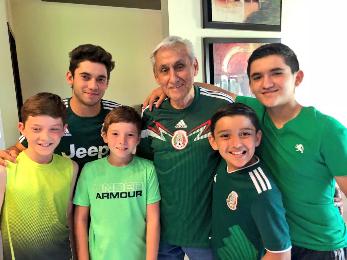 ChuyMarioFG's tweet photo. Junto a mi familia disfrutando del juego de @miseleccionmx del #MundialRusia2018 
¡Vamos México 🇲🇽 ! ¡Vamos Ganar! 
#Puron1 Vamos con todo! @emmanuelfloresf https://t.co/RHNwot7sjN
