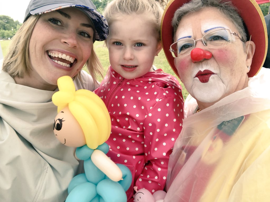 kimcalderbank's tweet photo. Congratulations to our client @DCOakville on their extremely successful #Walk2Talk despite the soggy weather ☔️. We are pleased to work with such wonderful and needed clients in the #Community #MentalHealthAwareness #mentalhealthmatters #CommunityEngagement https://t.co/ovdc5mZKpM
