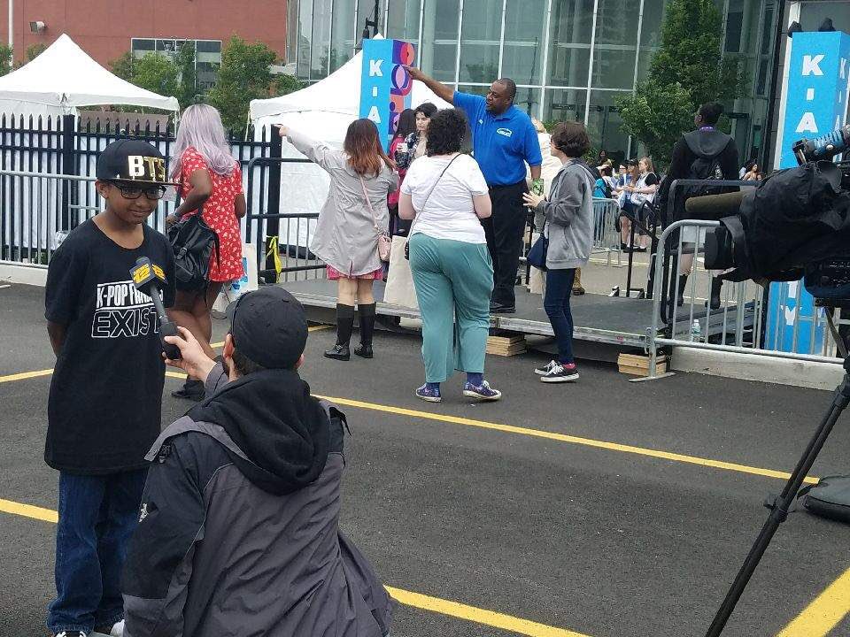 seoulwaveinc's tweet photo. Fanboy being interviewed by Channel 12 In NY

 #FanboyKpopAdventures #FanboyFirstKCON  #BrandonAtKCON #KCONNY #KCON2018NY #YoungAjummah #Seoulwave https://t.co/TJRfPxLDZU