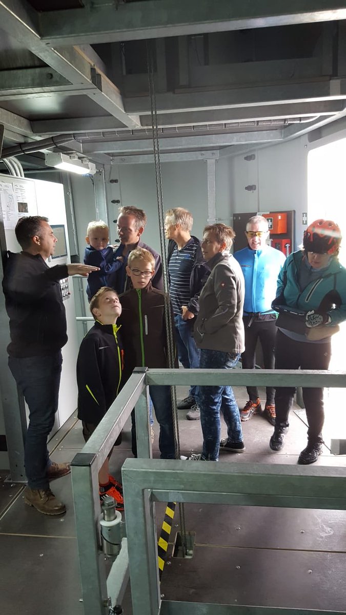 Vandaag veel mensen verteld over windenergie en onze 4.5 MW windmolen tijdens de open dag van de Eemshaven. Valt me op hoezeer mensen bezig zijn met de energie transitie. #LagerweyWind