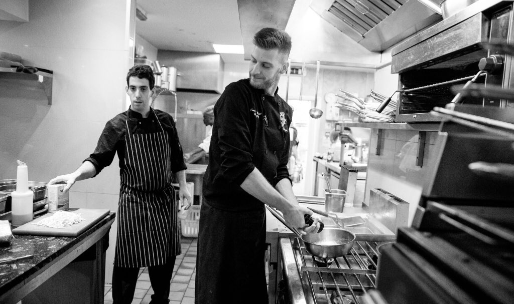 VilladiGeggiano's tweet image. Saturday night in the kitchen👨🏻‍🍳 #readyforservice #saturdaynight #chefslife #topchef #topservice #topteam #bestfood #italianfood #tuscanfood #food #foodie #placetobe #toplondonrestaurants