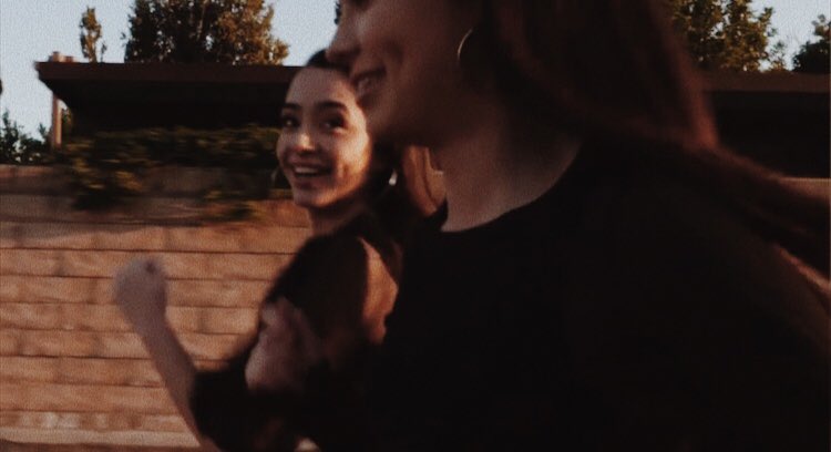 yuhmerrell's tweet image. Hii another day another vote 
My #ChoiceFemaleWebStar &amp;amp; 
 #ChoiceYoutuber are the @MerrellTwins @veronicamerrell @VanessaMerrell 
@TeenChoiceFOX