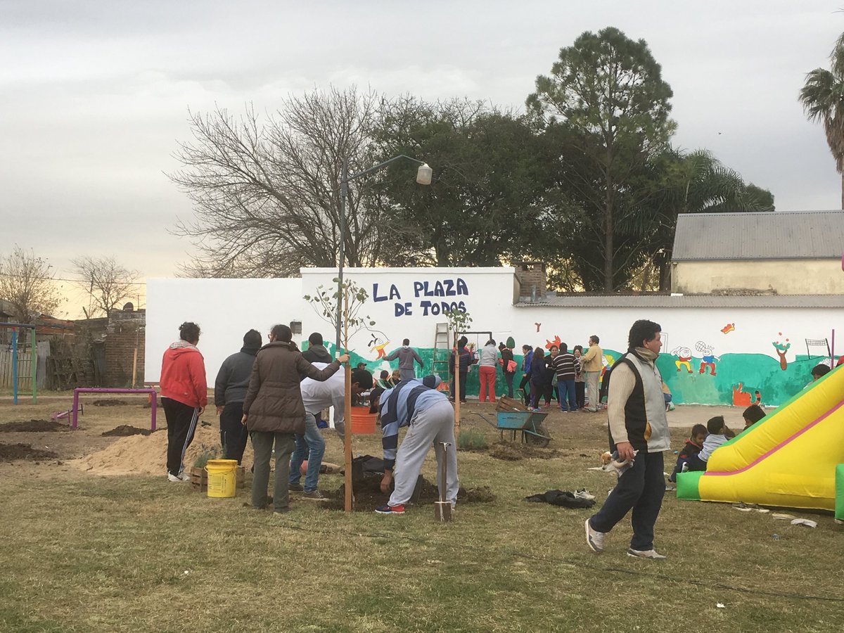 DaniMedus's tweet photo. #Juanto a los vecinos de B•Comunal reacondicionamos la Plaza del barrio, #Vamos por más y mejores espacios públicos para todos #RecreoConvive #ConstruyendoloNuevo https://t.co/5LVm7Oyaqv