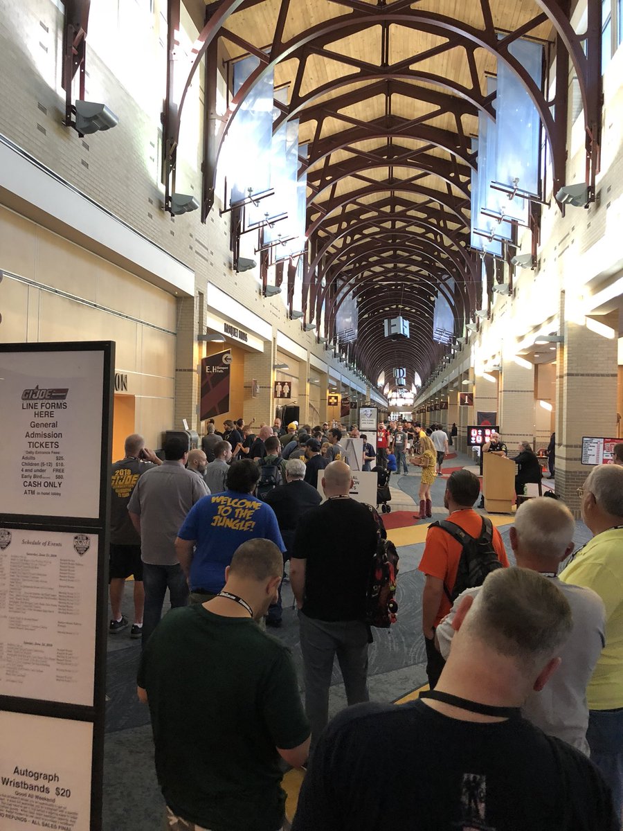 RobEdigital's tweet photo. #LastJoecon Saturday....#morelines https://t.co/ZGlwWAfHdW