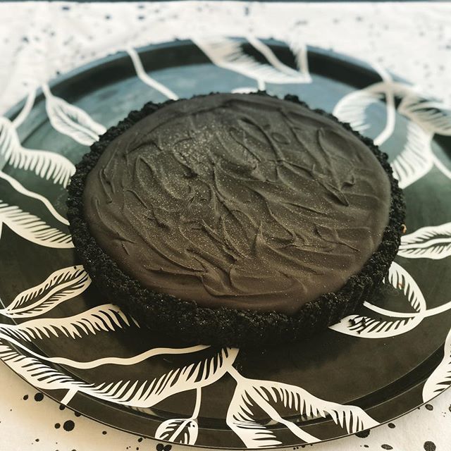 Live action shot of the Salted Chocolate &amp; Peanut Butter pie.
Come get some! <a href="/hoxtonsqmarket/">Hoxton Square Market</a> 🙌🏻 ift.tt/2MU8Eh0