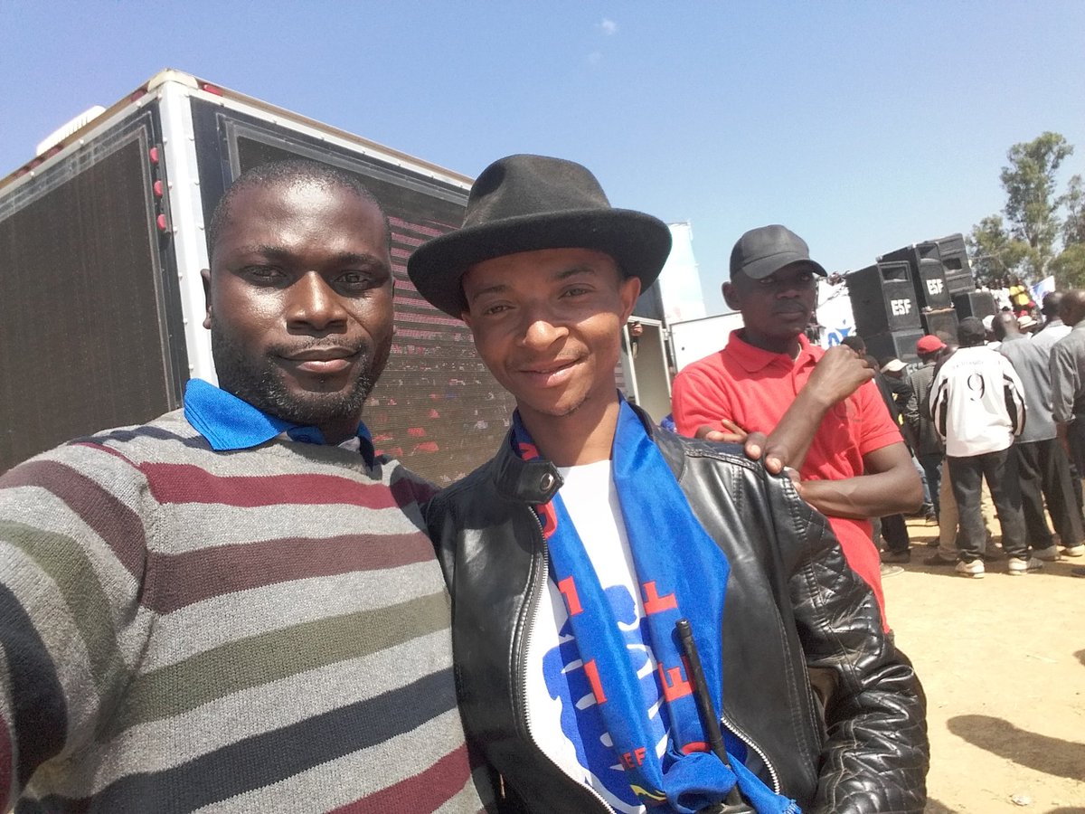 murex720's tweet photo. L' Interfederal la femme de fer #ClotildeMutita présente avec sa base #UNADEF de l'honorable @mwandochris au meeting @Ensemble_MK #GrandKatanga https://t.co/kBemK2y1jd