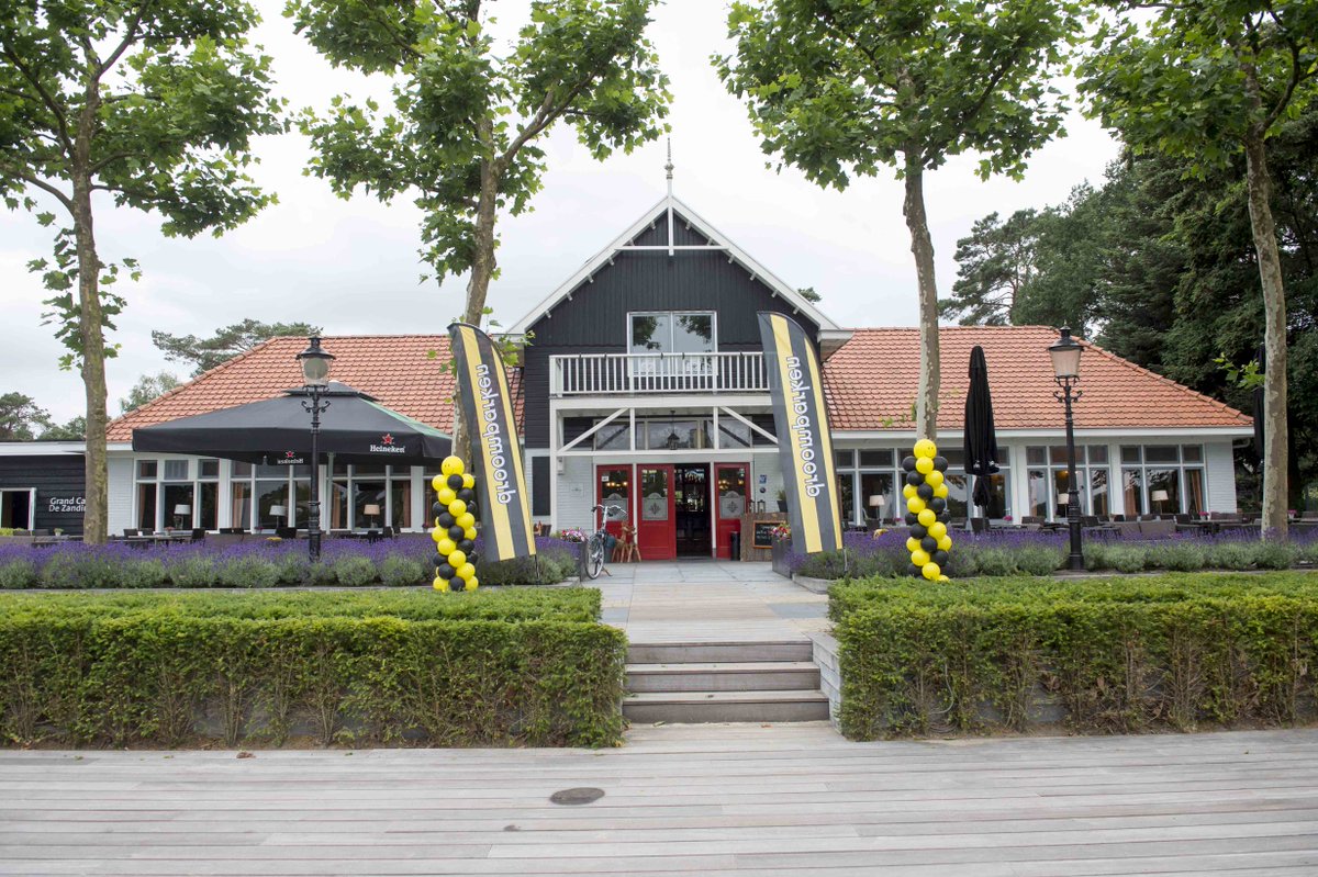 <a href="/DroomParken_nws/">EuroParcs vakantieparken</a> is vanaf komend seizoen de nieuwe hoofdsponsor van #Vitesse! De samenwerkingsovereenkomst werd vanmiddag Droompark De Zanding in Otterlo ondertekend bit.ly/2KaocLY