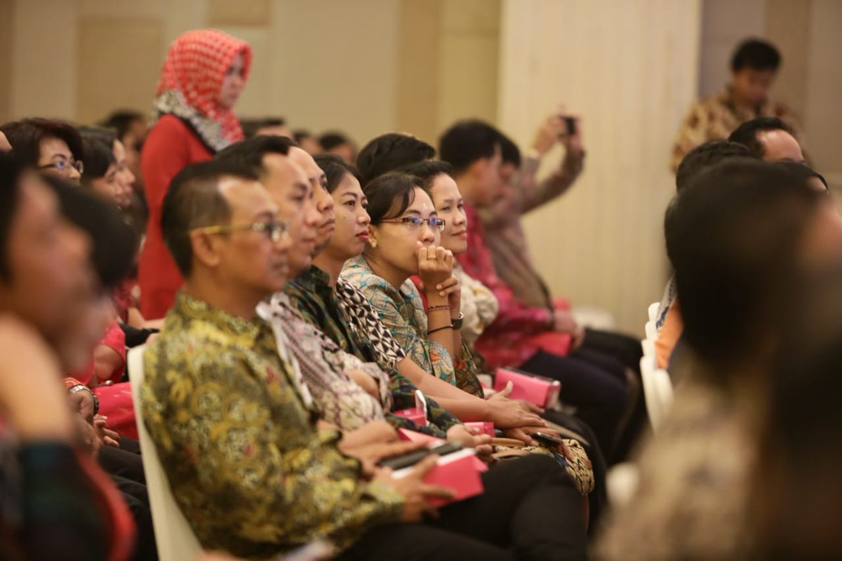 PajakMamuju's tweet photo. Hari ini (23/6) Direktorat Jenderal Pajak melakukan Sosialisasi PPh Final UMKM 0.5% bersama Presiden Republik Indonesia di Bali.
#PajakUMKMsetengahpersen https://t.co/LgczM13RVu