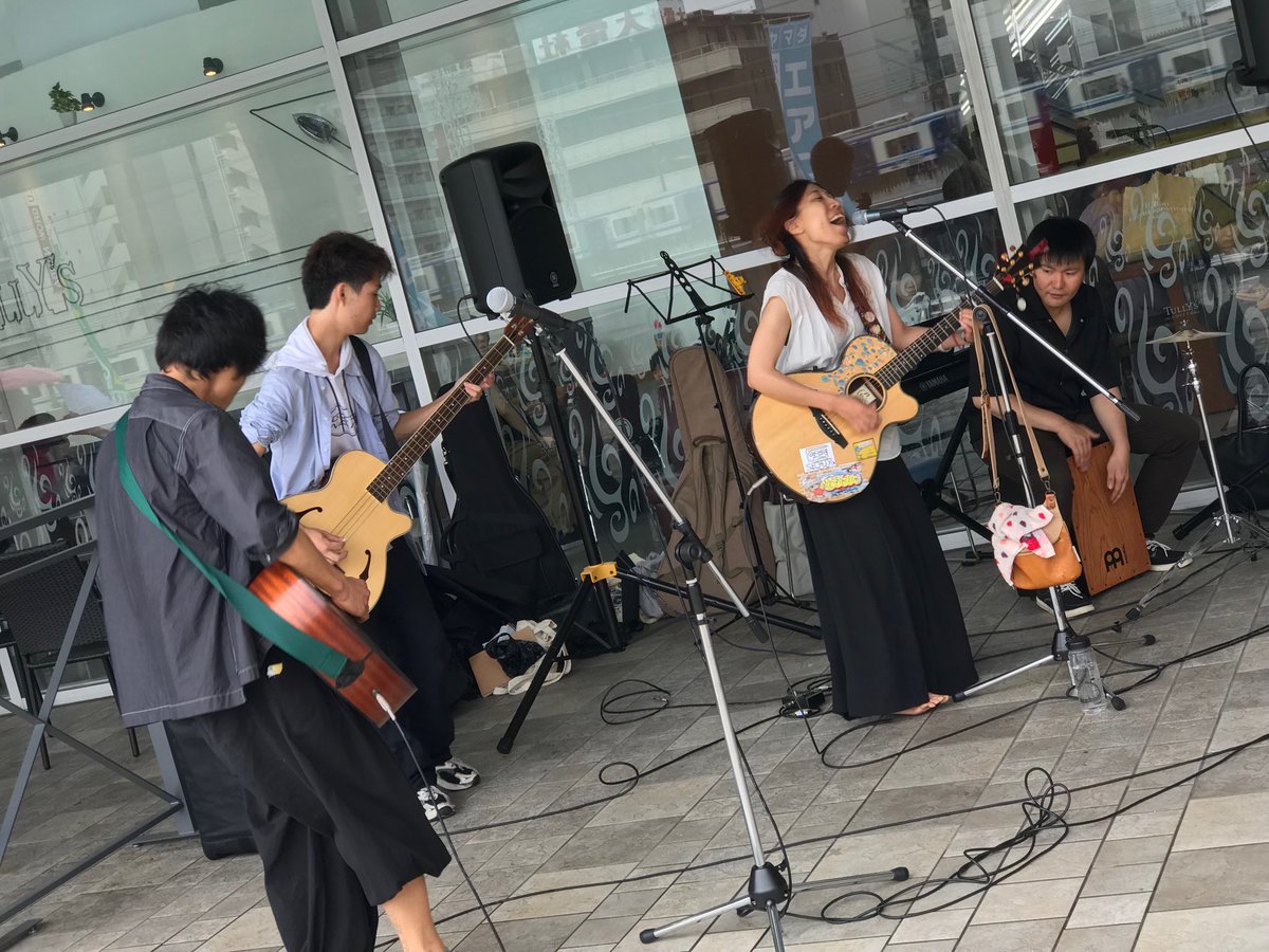 mikebuchi's tweet photo. 3月にかつおさんちで見た時にめっちゃかっこよかったので、また見たいと思ってたら、今日付で解散とのこと(@_@)
滑り込みで見に行ってきました!
熱くもあり、爽やかでもあり、心地良い音楽が素敵でしたね
解散は残念ですが、それぞれの今後の活動にも期待させていただきますね!
#Szth https://t.co/STSZ1fbu8u