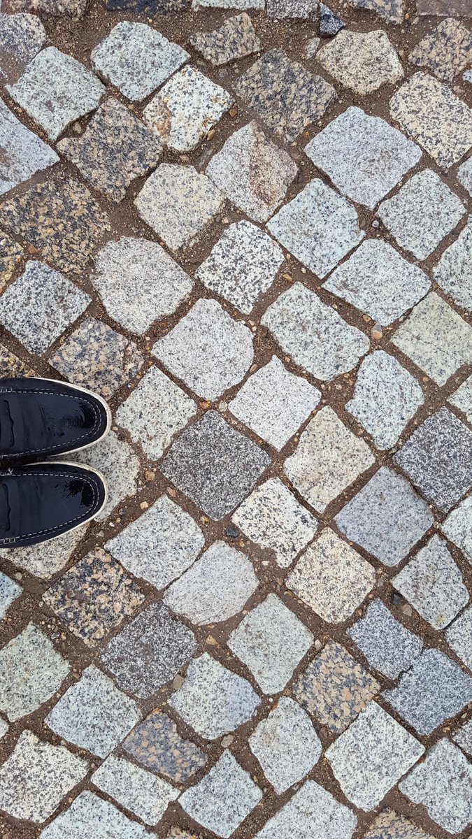 Бороо орж нутгийнхан баярлав. Бидний ажил дуусч хүүхдүүд баярлах нь дээ. Байгалийн чулуун зам. Бусад тохижолтууд. Одоо ногоон байгууламж л үлдлээ. 
Холбоо барих: 88008365