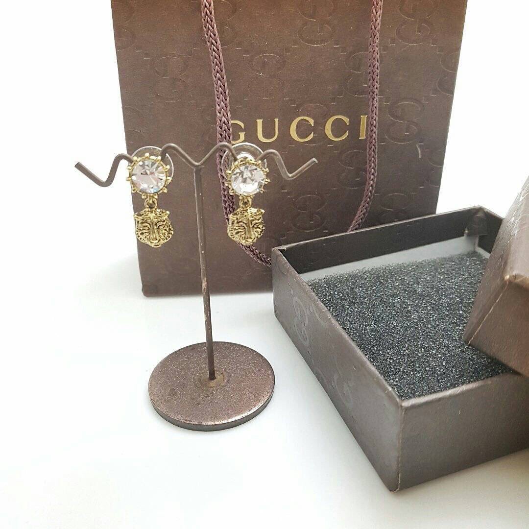 nanayama44's tweet photo. 今日は買い物に行ってきました👠✨👜

一目惚れしたGUCCIのピアスと香水を買っちゃいました😋

やっぱり私にとっての気分転換は買い物だな💓

でもこのようなこと出来るのは師匠達のおかげでできてるので日々感謝して恩返し出来るようにこれからも頑張ろう🎵✨ https://t.co/vVlnh2XxKX
