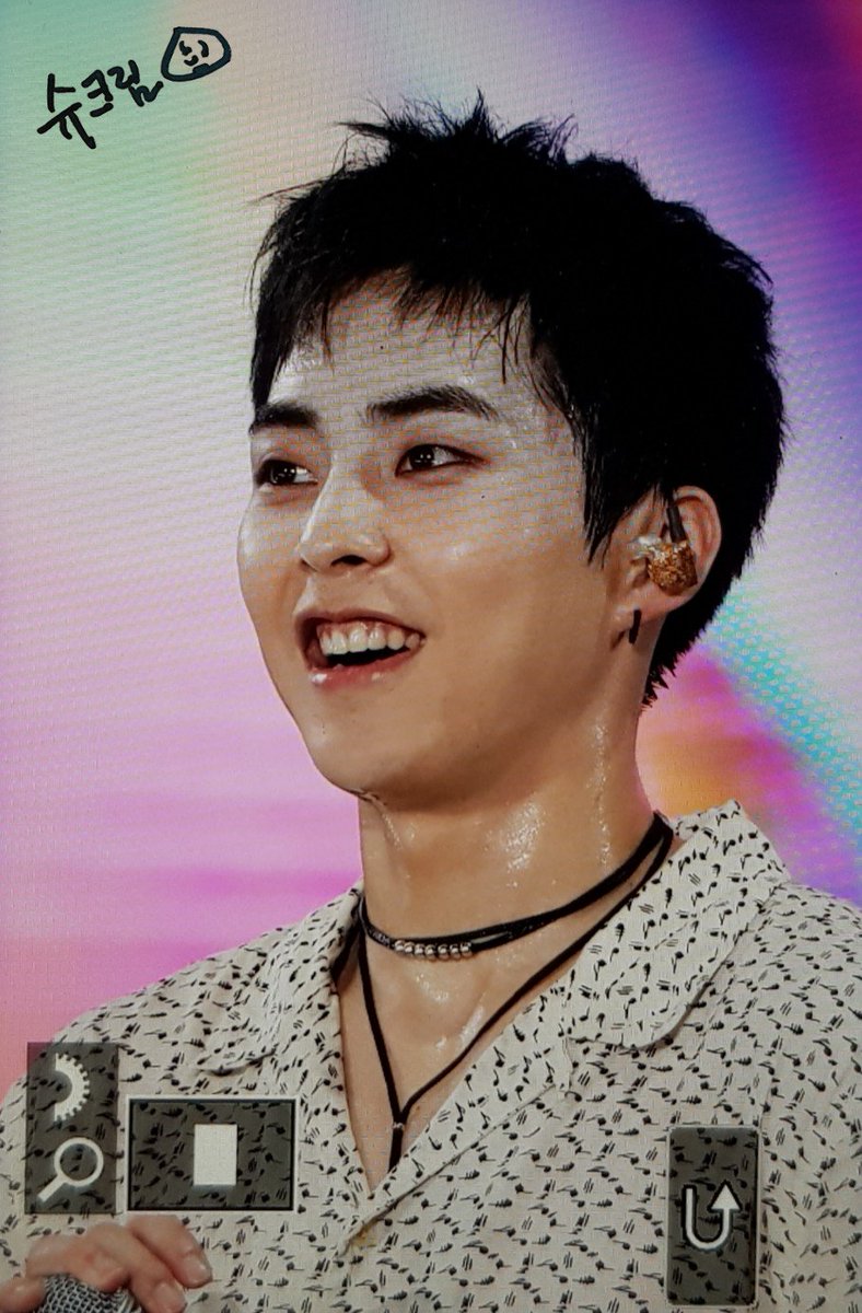 180623 롯데패밀리콘서트 

요정ㅜㅠㅠ 웃는거 너무 예뻐ㅠㅠㅠ♡

#시우민 #김민석 #xiumin