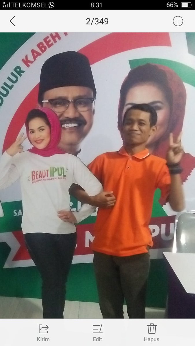 DimasHartono46's tweet photo. Beginilah jaman milenial
Meski jauh dengan Gusti
Tapi masih bisa selfi
Kabeh Sedulur Kabeh berselfi
#WargaPKBJatimCoblosGusIpul
@cakimiNOW
@GusIpul_ID
@GunturPuti
@halimiskandarnu
@HadiNgusman
@Banser_CyberNU https://t.co/R4sROXaPXT