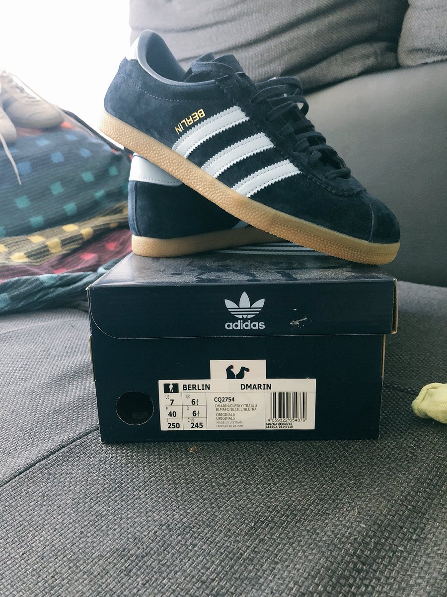 welshben6980's tweet image. Just wondering if u could help me out, Got these for sale worn twice in the house never outside with OG box, DM sensible offers and more pics retweets welcome @RetroSolesUK #mintcondition #2small