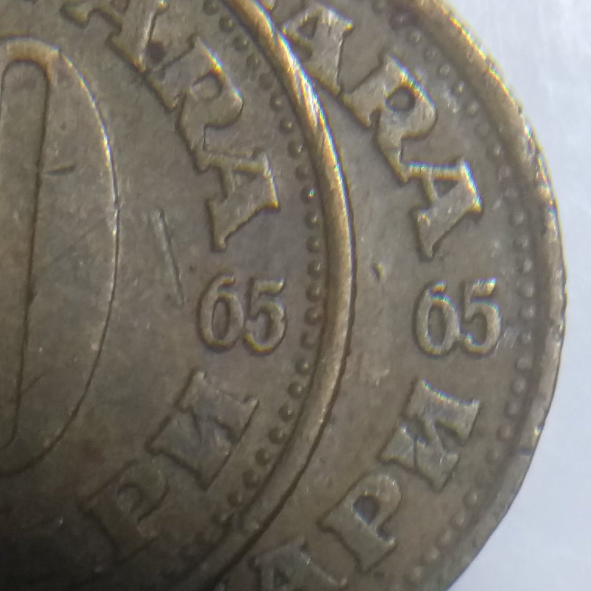 CoinOfNote's tweet photo. Finally tonight, I'm claiming this as a variation (but, do please correct me), these are both 10 para coins from 1965 Yugoslavia. It's hard to get a good photo, but the 6 in the year of the bottom coin is joined to the 5. What do you think, #SaturdayNightCoinShow & #CoinOfNote? https://t.co/qs3fUSoo7D