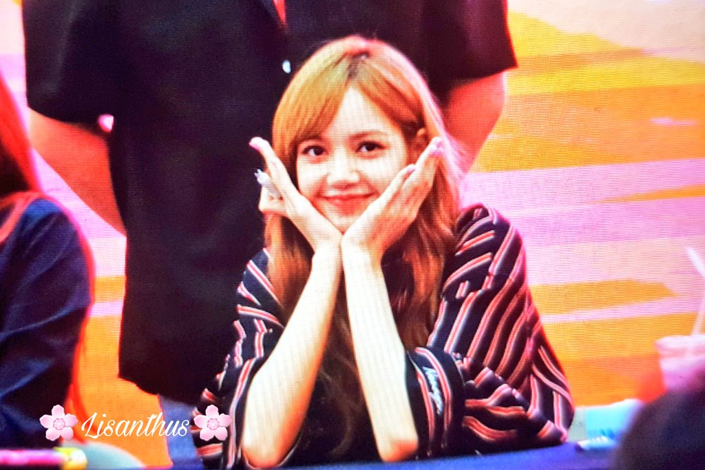 lisanthus970327's tweet photo. [180623] 고양 스타필드 
my sunshine.
#리사 #블랙핑크 https://t.co/qrf5bKTb9u