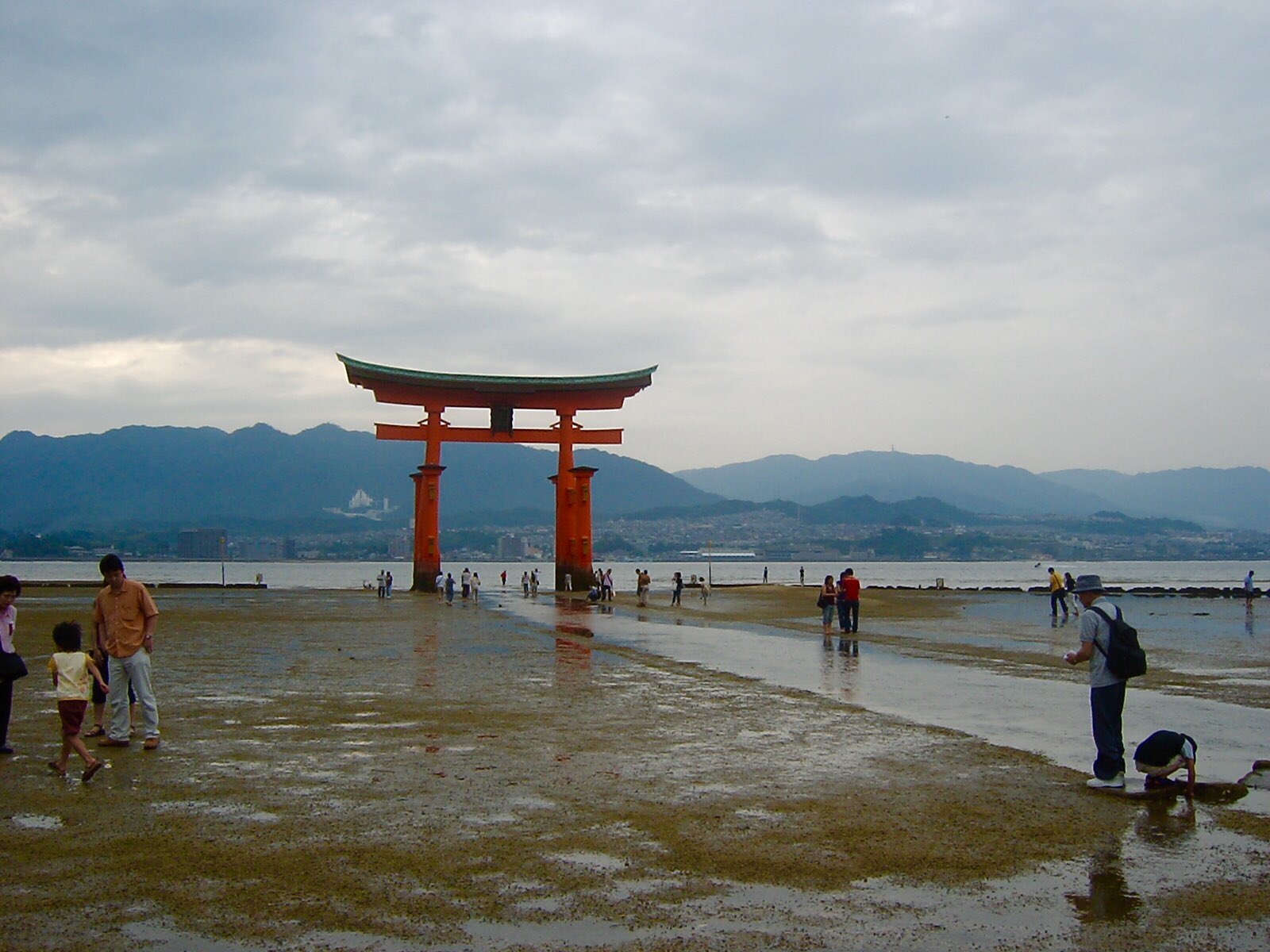 Robkendrew When Visiting Miyajima Island It Really Is Best To Stay Overnight You Get To See Itsukushimashrine And The Toriigate At High Amp Low Tide And To Stay In A