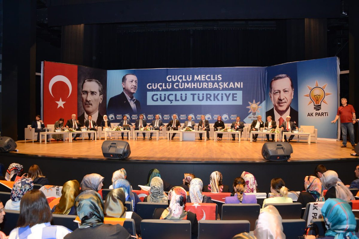 surucuas's tweet photo. Genel Başkan Yardımcımız, İl başkanımız, Konya Büyükşehir Belediye Başkanımız ve Milletvekili adaylarımızla birlikte KONTV canlı yayınına katıldık.
#VakitKonyaVakti
#VakitTürkiyeVakti 
#KonyaKazanırsaTürkiyeKazanır https://t.co/DHW2qQG4Py