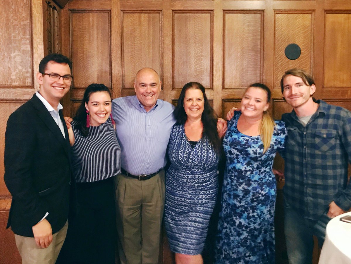 Meghan_Rhode_'s tweet image. When you’re so excited to see each other that you accidentally match. 💙💙 #allblueeverything #familybonding @ The Davenport Hotel instagram.com/p/BkWs6XSFBvB/