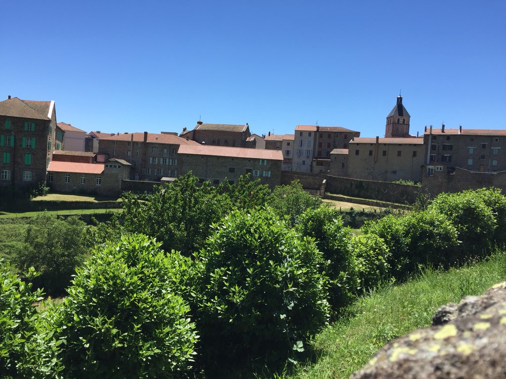 Ellesfontduvelo's tweet photo. #Ardechoise tout le village est superbe! Des vues splendides... On attend le retour des copains #Btwin partis pour du long et très long!  Bien à #vélo dans l’#Ardeche! https://t.co/zg3U9G9LmI