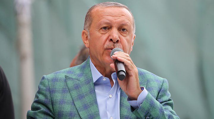 BirGun_Gazetesi's tweet photo. Erdoğan köprü ücretlerini yüksek bulan yurttaşlarla alay etti: Mecbur musun 3’ncü köprüden gitmeye. Sen 2’den git, 1’den git. Bunlar pahalı geliyorsa sandalla git. Bin sandala, küreği çek git
https://t.co/S9lwXT0cnR https://t.co/pY0Aw2XUWK
