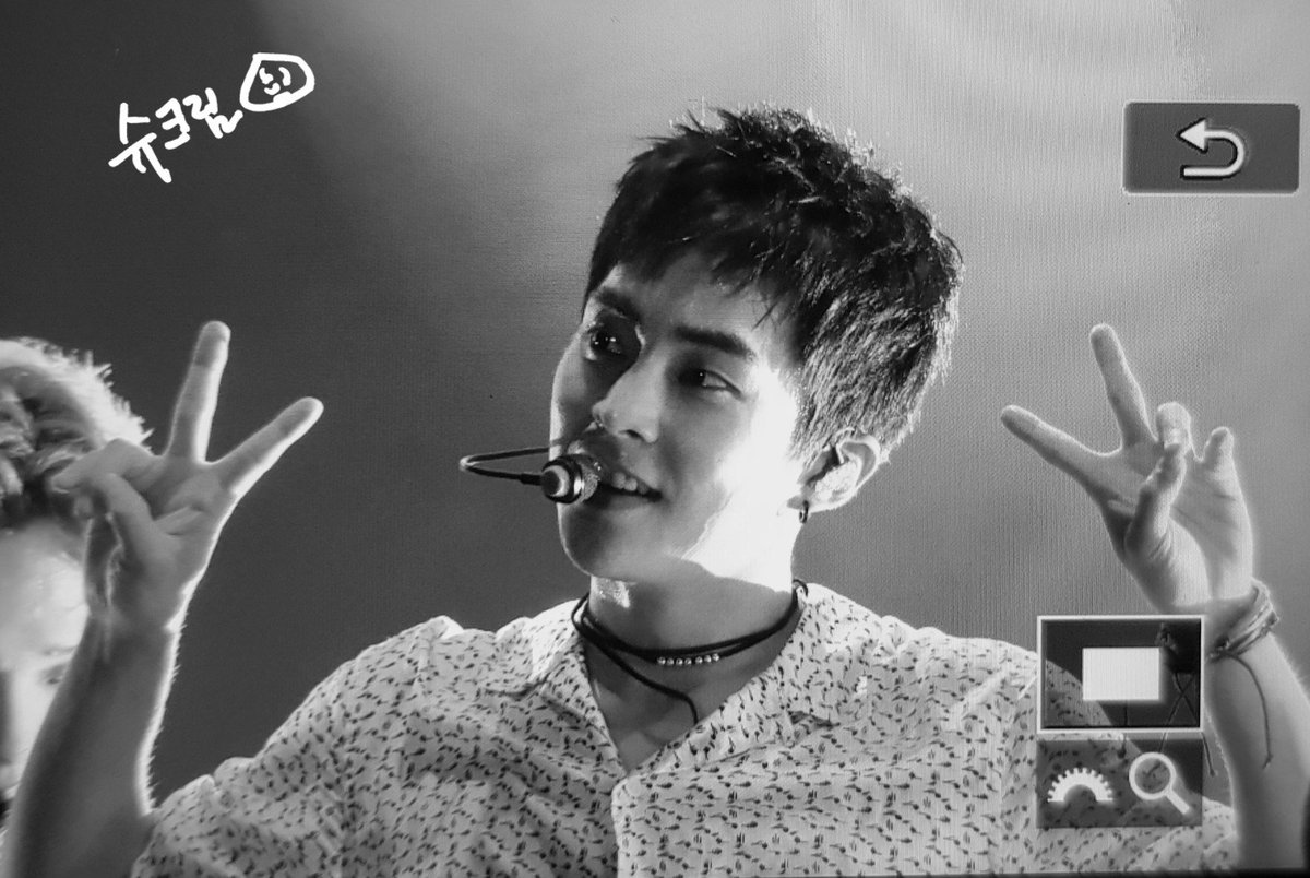 180623 롯데패밀리콘서트 

조명 부들부들.....

#시우민 #김민석 #xiumin