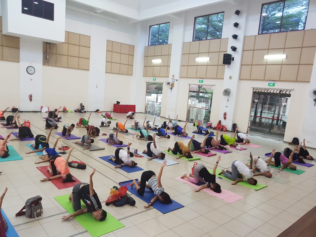 Lucy Hale Emerges After Riverdale Spin Off Is Axed Nestia