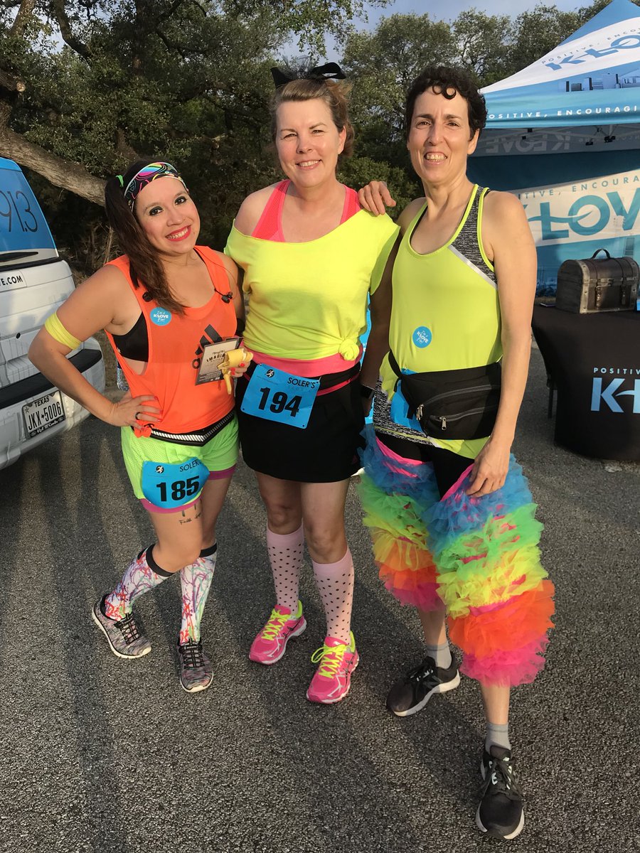 FitFamilySA's tweet image. Having fun getting fit! #fitfamilysa #district8_80s5K #movetowin #ancira #sanantoniosports #bcbstx