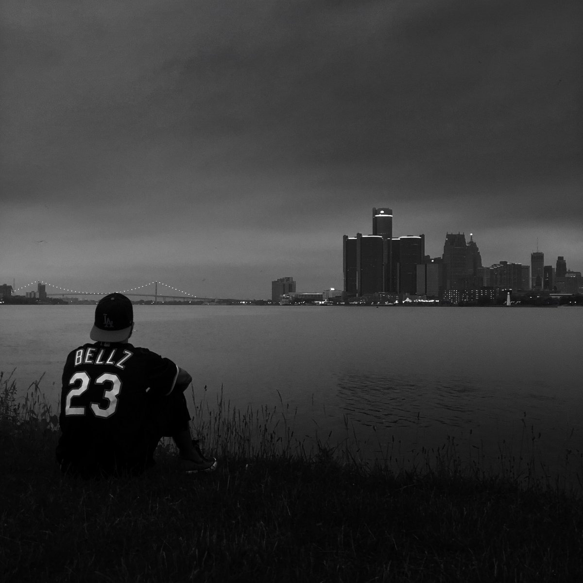 AntBellz's tweet photo. Dark nights, city lights. https://t.co/u9g8KStLxv