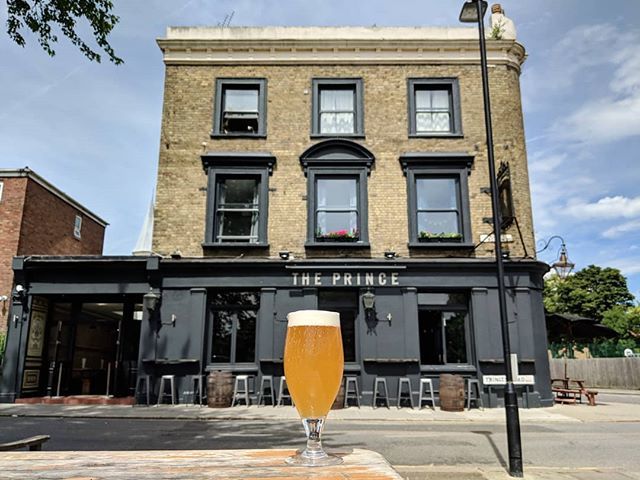 This weekend we've got the first pour of our latest brew from @housebrewery on for you to try and give us some feedback on. It's a hazy, bitter but still juicy session pale - on keg and cask. Come in and have a go. Perfectly paired with SATURDAY SUNSHINE.