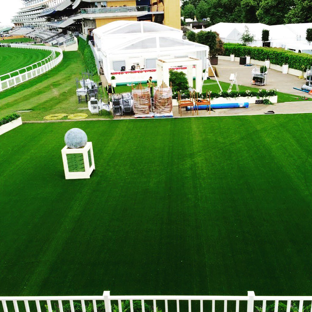 Selectgrass's tweet image. Behind the scenes at this years Royal Ascot 🐎 Select Grass installed by Astro Boyz #artificialgrass #artificialturf #ascot #royalascot #ascot2018 #landscaper #landscapers #landscaping #commercial #trade #supplier