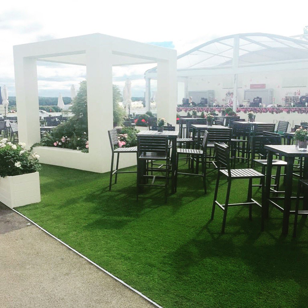 Selectgrass's tweet image. Behind the scenes at this years Royal Ascot 🐎 Select Grass installed by Astro Boyz #artificialgrass #artificialturf #ascot #royalascot #ascot2018 #landscaper #landscapers #landscaping #commercial #trade #supplier