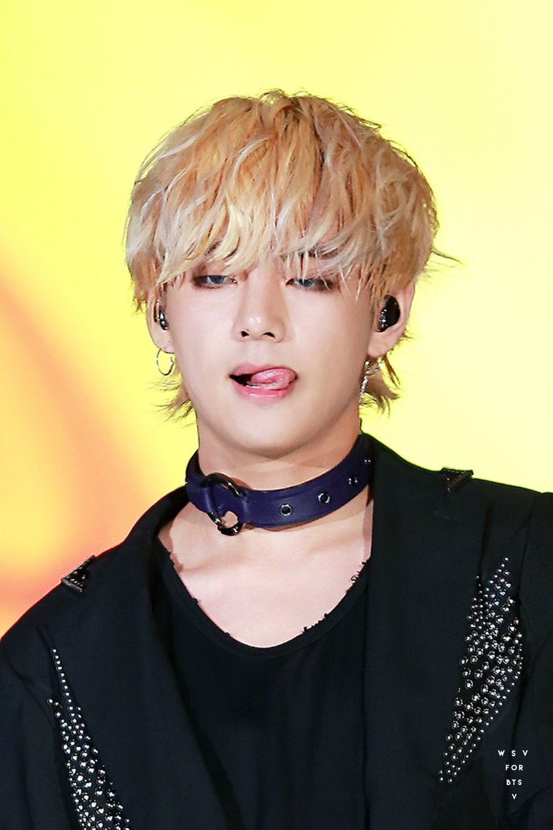 taehyungpic's tweet photo. 180622 🔥
—
Lotte Family Concert 

#뷔 #태형 #방탄소년단 https://t.co/rDU8KxpQUU