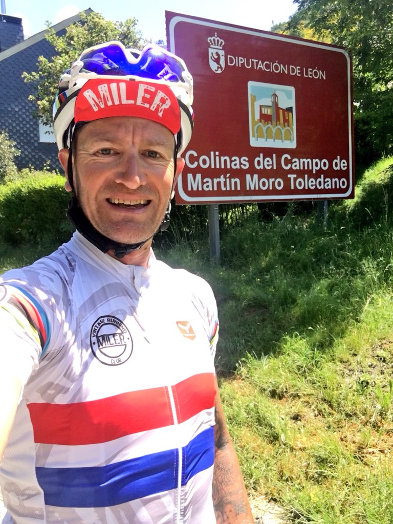 Delapuentejor's tweet photo. Colinas tiene bonito hasta el nombre.
Hoy tocó salir 🚴♂️_💨 solo, que también viene bien de vez en cuando.
#bierzoland #gorramiler #milervintage #mejorconmiler #milercyclingbytaymory #taymory https://t.co/bgBiAropu9